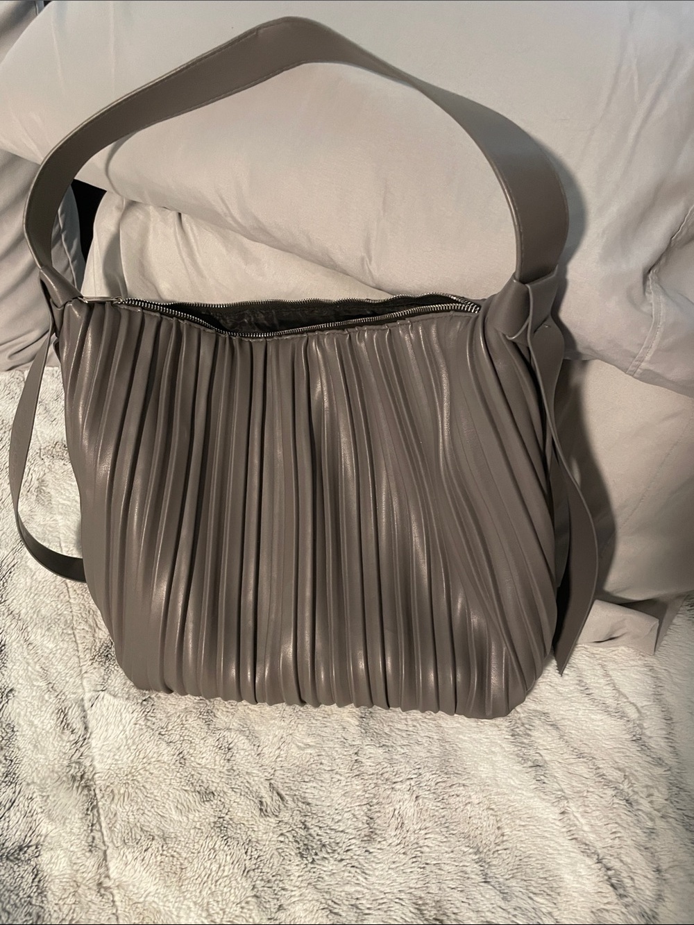 Paparazzi grey pleated shoulder bag hobo